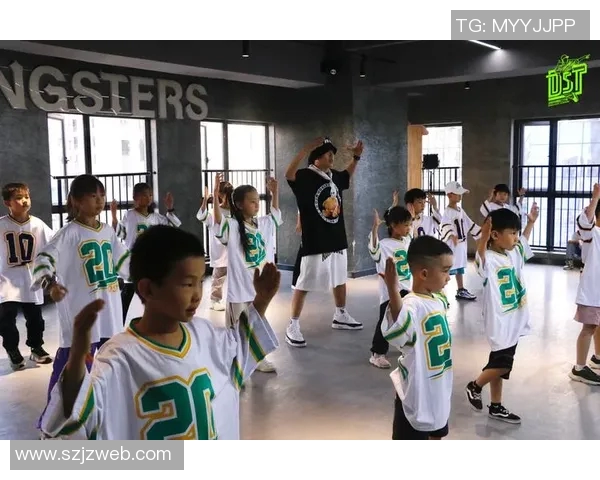 足球明星从几岁开始学习街舞的成长历程与舞蹈对运动员的影响分析 足球明星从几岁开始学习街舞的成长历程与舞蹈对运动员的影响分析